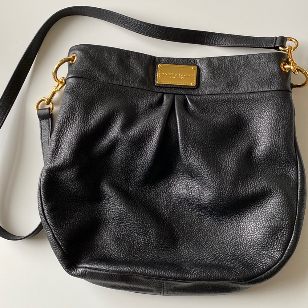 Marc Jacobs purse. Black. Shoulder bag with detachable long strap.